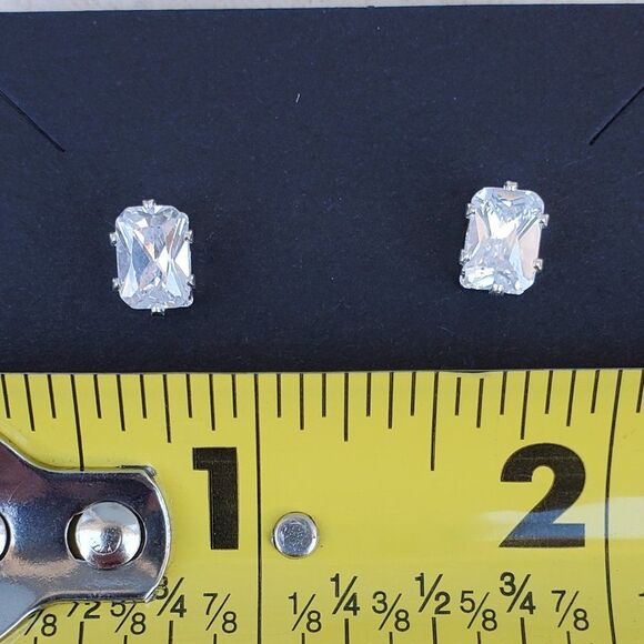 3/$10 NWOT Rectangular crystal/gem earrings - Picture 7 of 7